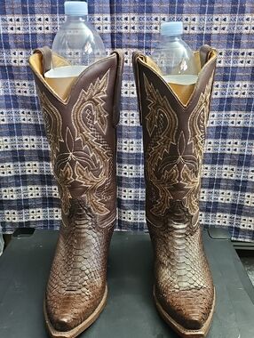 EUC Women's Western Python/lamb Cowboy Boots...Made In MEXICO